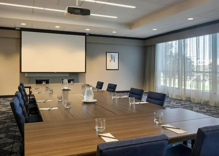 Courtyard By Marriott Redwood City
